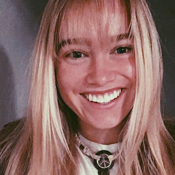 Meet your Posher, Cayla - Picture 1 of 1